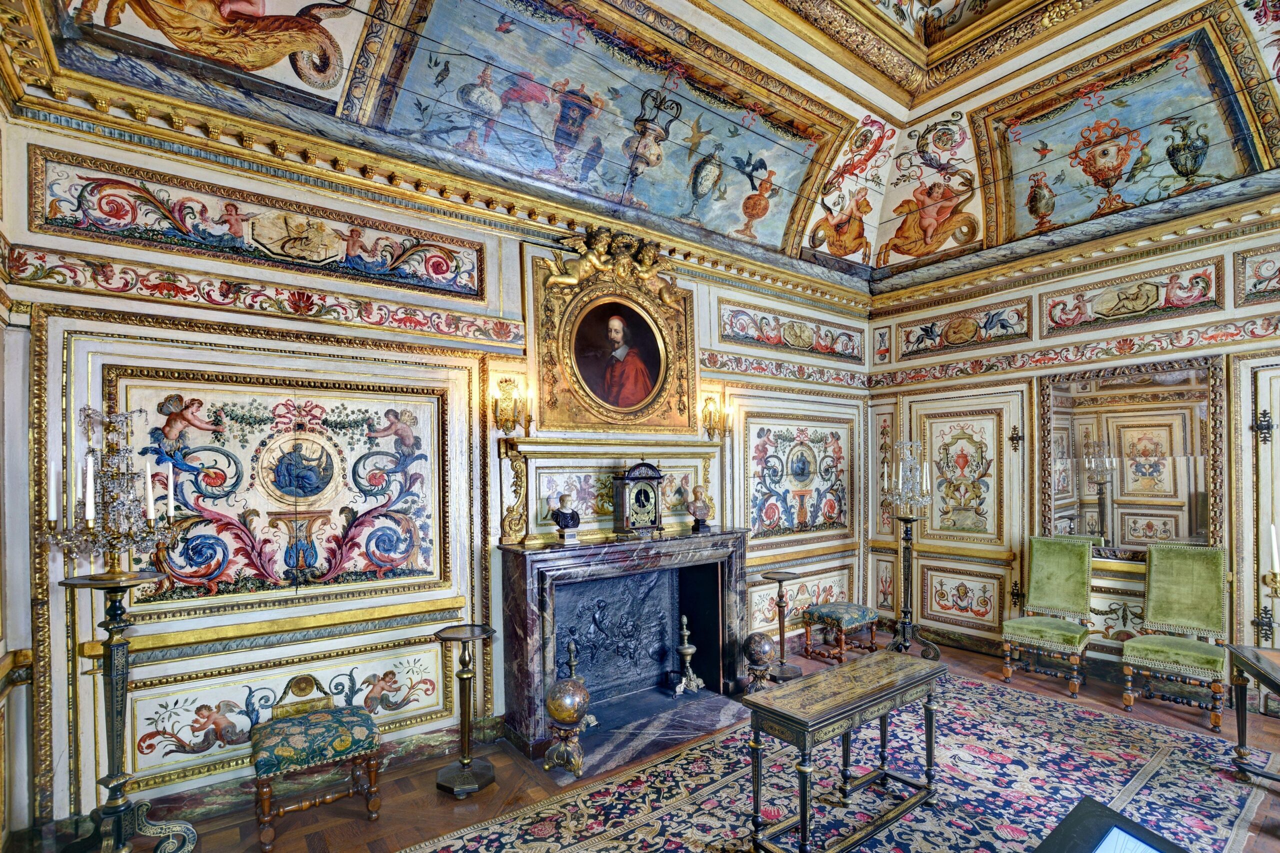 2H8HJ0R France, Paris, Carnavalet museum, woodworks of the study room of Colbert de Villacerf mansion