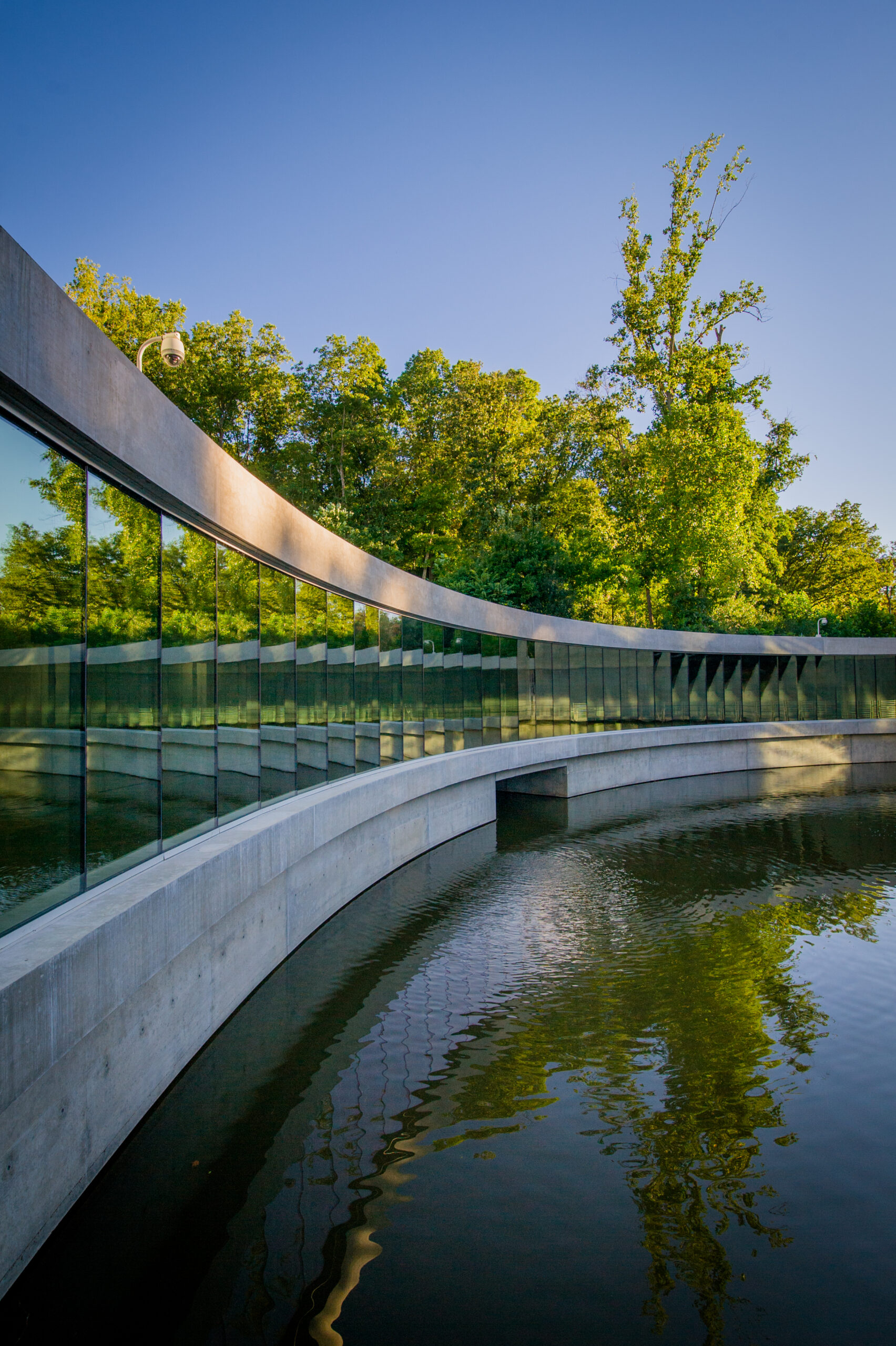 crystal bridges museum exterior