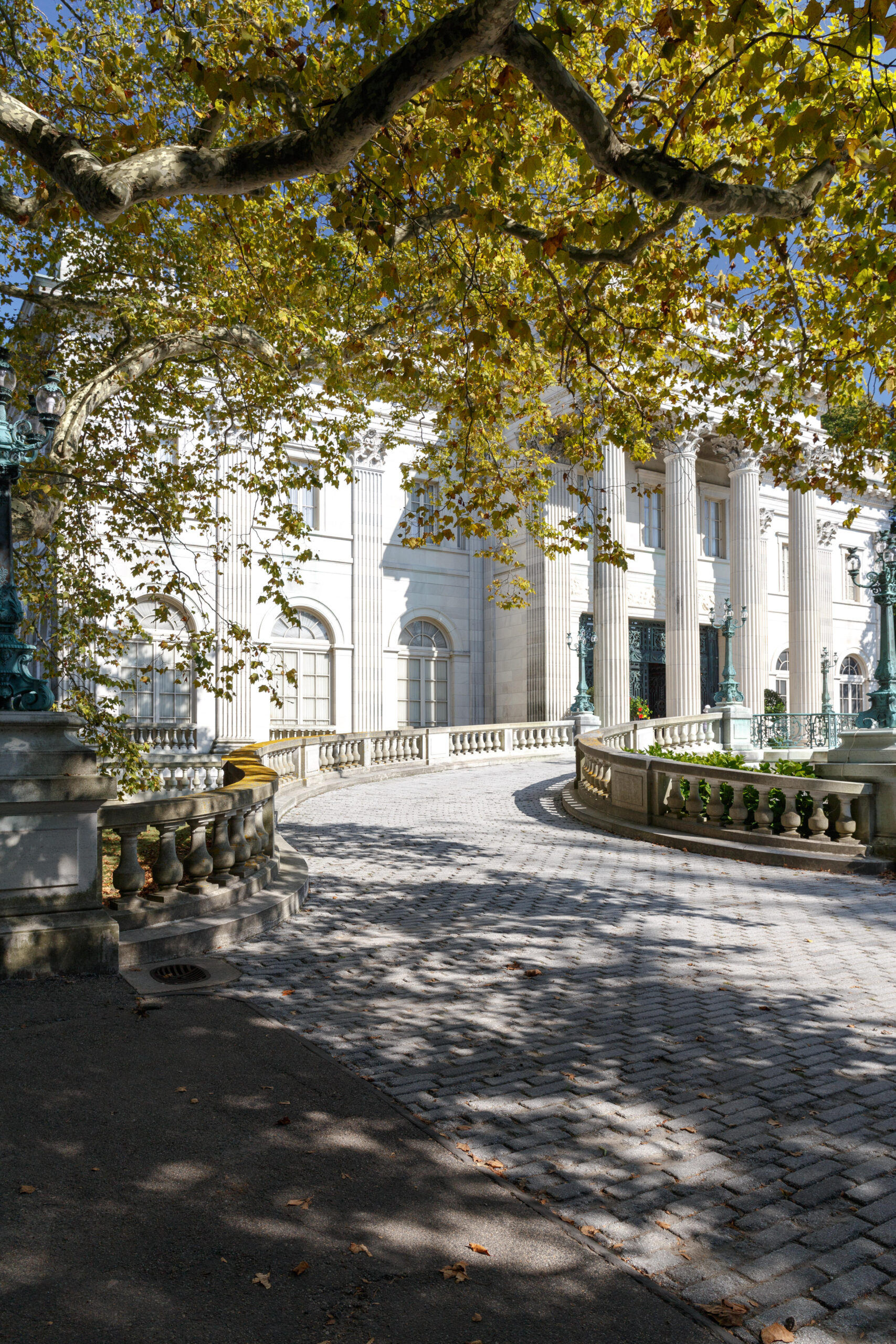 F24T8A Marble House, summer cottage of Alva and Wiliam K. Vanderbilt in Newport, RI, USA.